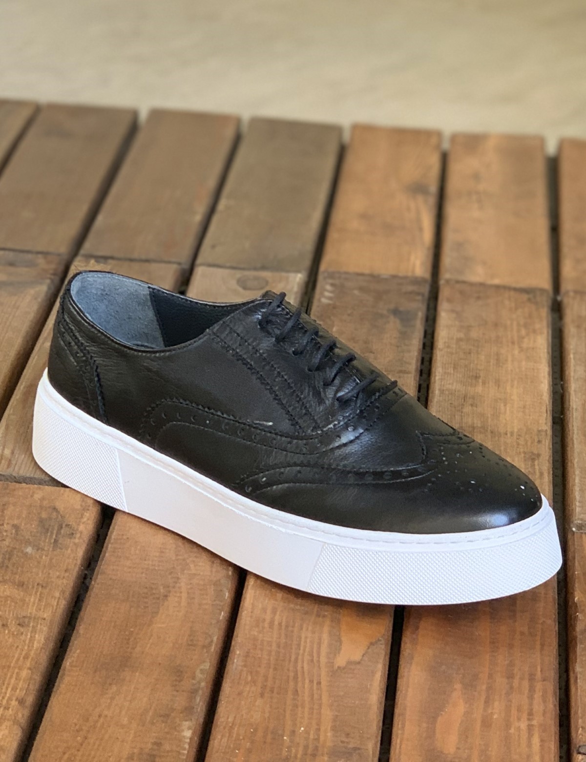 Ανδρικά ασπρόμαυρα δερμάτινα oxford παπούτσια με κορδόνια GBL04Z φωτογραφία